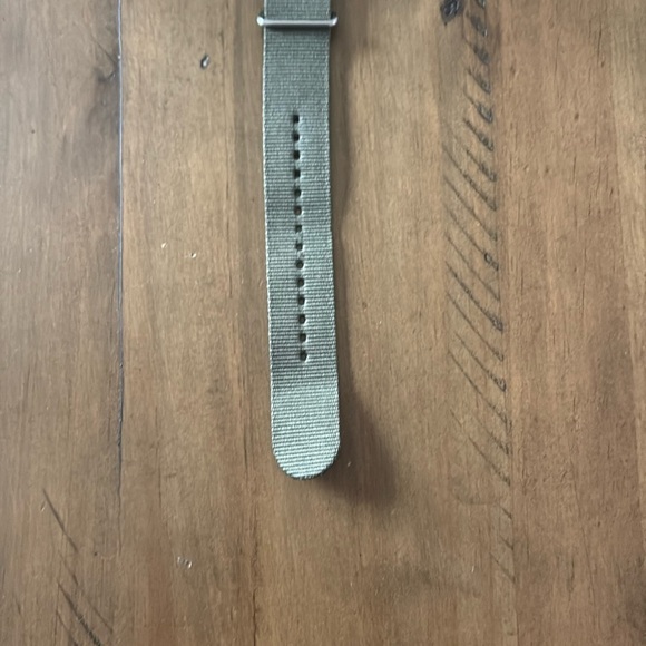 Victorinox Swiss Army NATO olive strap quartz watch preowned, needs a battery - Picture 4 of 5